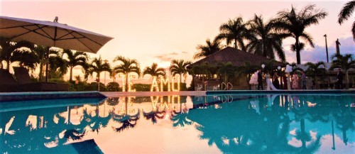 Decoración de Te Amo alrededor de piscina - Finca Hotel Yerbabuena